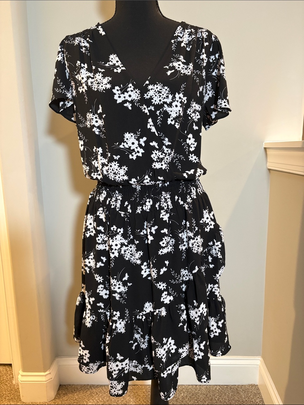 Michael Kors Black & White Floral V-Neck Tiered Midi Dress